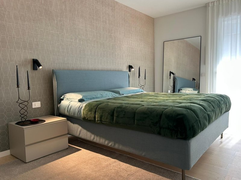 cffbe390-e259-4fc4-b1de-48c1f406a9e2