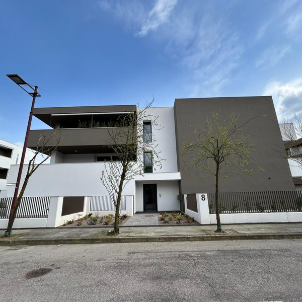 f2856c9f-c75f-47cf-b372-8ca747415546